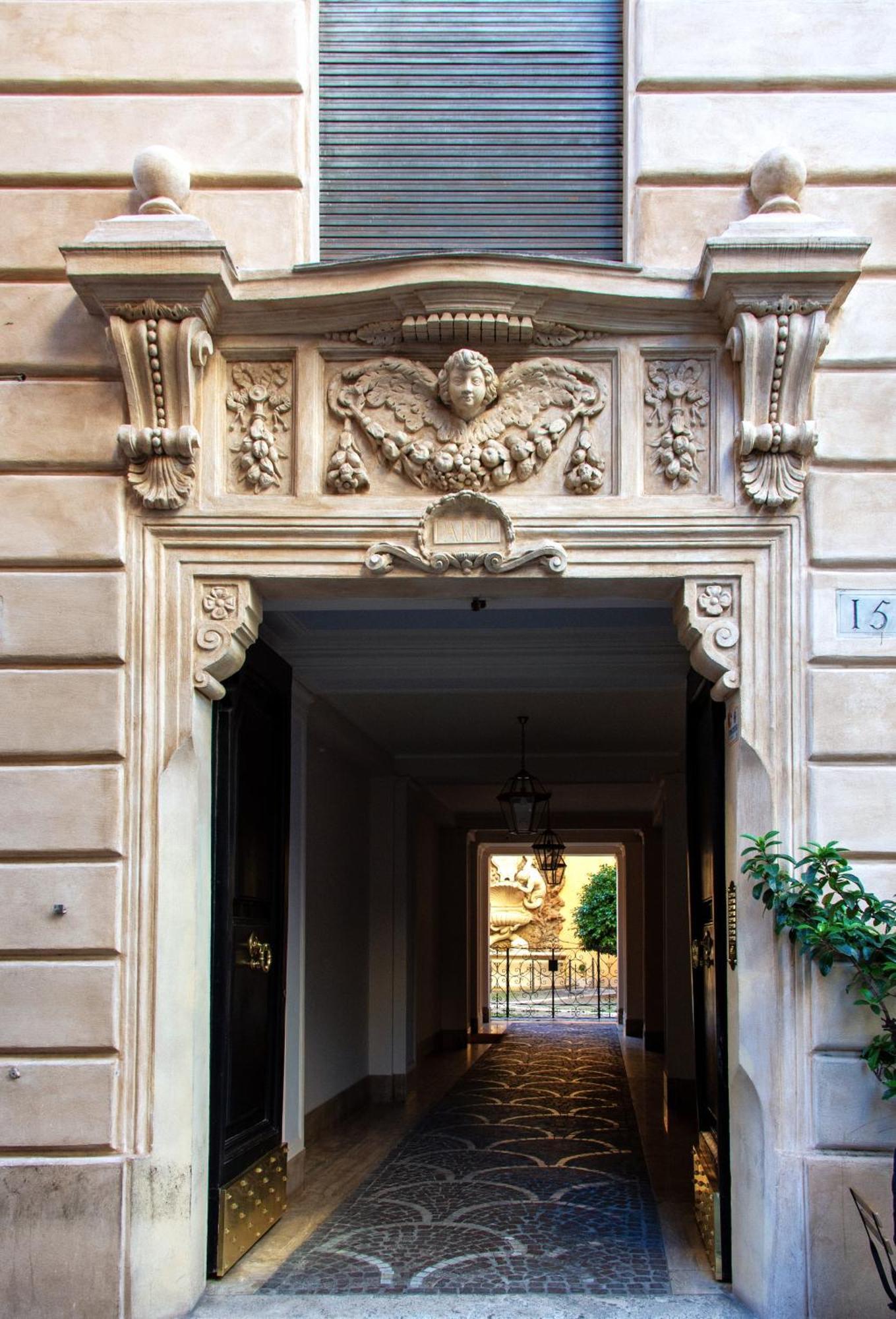Bernini Stay, Next To Trevi Fountain 로마 외부 사진